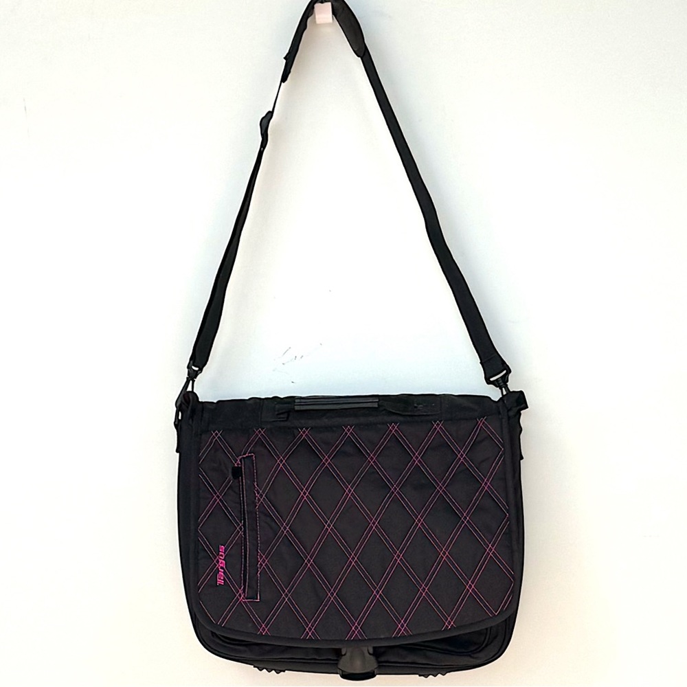 Targus Quilted Laptop Messenger Bag Black Pink Adjustable Strap Padded